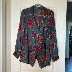 Emilia wrap shirt SZ L